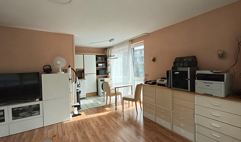 Charming city apartment with a cozy atmosphere.
