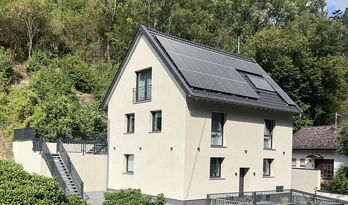 Provisionsfrei, kernsaniertes Zweifamilienhaus