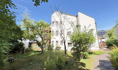 4-room garden apartment: 3 rooms on the ground floor with 44 sqm of basement space. *Environmentally friendly construction *No commission fees.