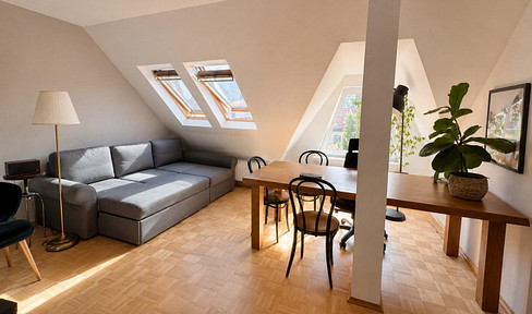 Furnished 2-room attic apartment with balcony in Berlin-Wedding.
