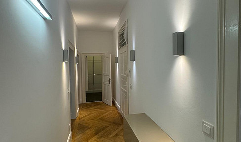 Schöne modernisierte Altbauwohnung im Herzen Schwabings - Teilmöbliert