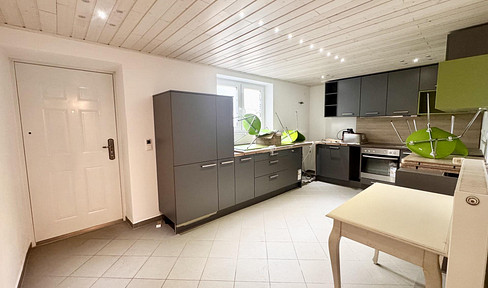 2-Zimmer-Wohnung mit neuer Einbauküche & eigenem Eingang – ab sofort