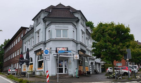 Commission-free: 2-room apartment in an older building, located near the city center.
