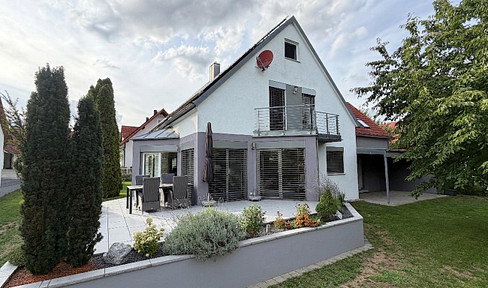 Exceptional detached house - spacious and timeless.