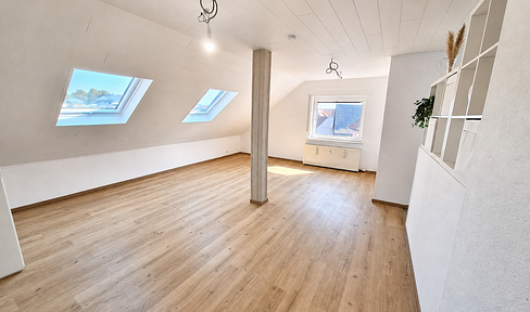 Helle 95 m² DG-Wohnung: neue EBK, Vollbad & Gäste-WC | Neuberg-Ravolzhausen