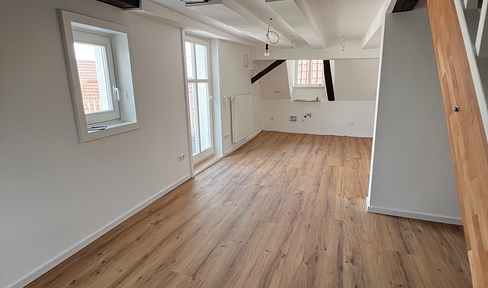 Charming 2-room apartment in a listed building – 75 m², available immediately.