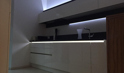 2-ZKB Luxus Altbau Designerküche |Designerbad |teilw. Fußbodenheizung | Balkon | Lift | Stellplatz
