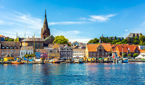 Charming 2-room apartment, located on Norderstraße, in the old town, suitable for students.