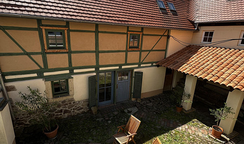 Farmhouse with a workshop and a Mediterranean-style courtyard.