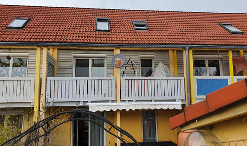 Move in, don't renovate – this modern, well-maintained terraced house is in excellent condition / No real estate agent fees.