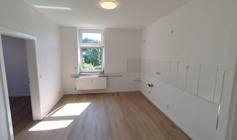 Renovated, bright 110 square meter apartment with 4.5 rooms, located on Holzstraße.