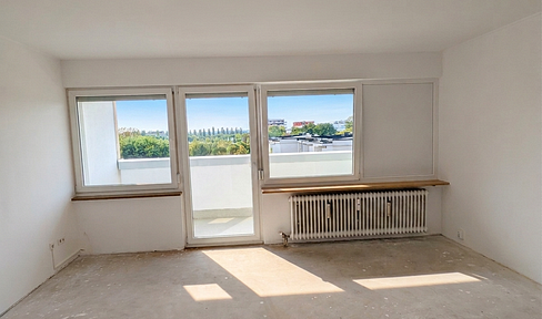 For sale by private owner: Newly renovated 2-room apartment in Ingolstadt.