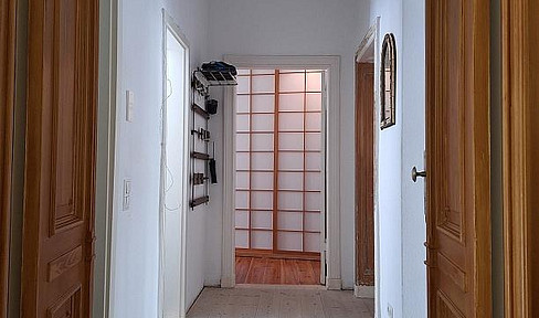 Geräumiger Stuckaltbau 4 Zimmer 2 Balkone in Bestlage