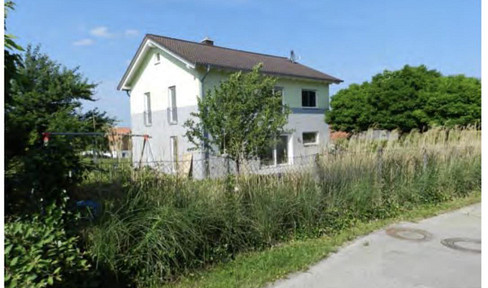 Moderne Familien-Idylle in Kirchanschöring: Freistehendes KfW-55 Effizienzhaus