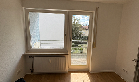 Erstbezug nach Sanierung: Moderne 2-Zimmer-Wohnung mit Balkon, Aufzug & Stellplatz am Südbahnhof