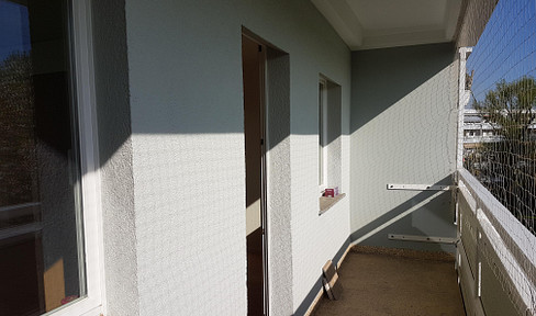 South-facing balcony, with an open view of greenery, 4-room apartment.