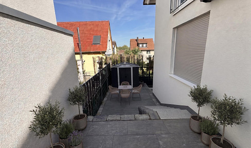 190 m² Raumwunder mit Sauna & Lounge-Terrasse: Null Gartenstress, maximaler Komfort!