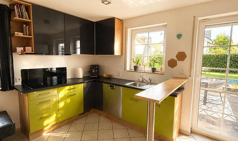 Spacious two-family house with a photovoltaic system and attractive rental income, located in Hennef.