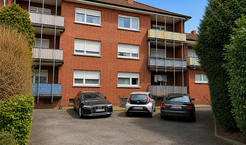2 multi-family buildings | 8 units | Downtown Dülmen | 6.7% yield.
