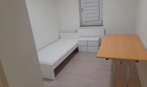 Helles, voll möbliertes 20qm Zimmer in Ludwigsburg – Reine Frauen-WG