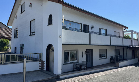 Charmante, großzügige 3-Zimmer-Wohnung mit Kamin und separatem Eingang in Kirchardt