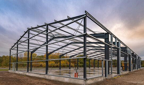 New construction: Industrial hall, 1,200 m², divisible – Available for the first time for logistics, production, or crafts businesses.