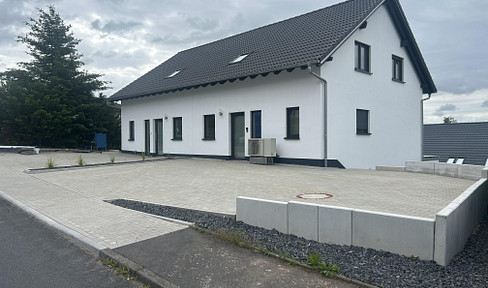 Doppelhaushälfte mi zwei Eigentumswohnungen hier Maisonettewohnung