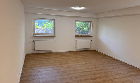 Erstbezug nach Renovierung: Gartengeschosswohnung mit Terrasse und Sauna
