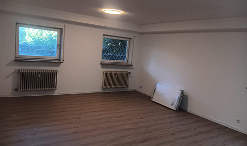 Erstbezug nach Renovierung: Gartengeschosswohnung mit Terrasse und Sauna