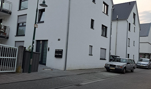 Stilvolles Wohnen im modernen Vierfamilienhaus in Eberstadt