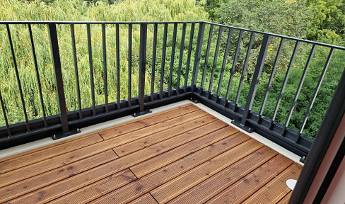 New apartment for sale with a direct view of a small lake in the HUGOS district.