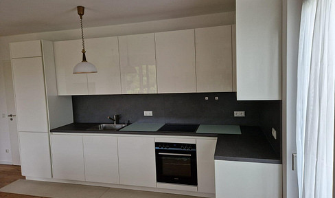 New apartment for sale with a direct view of a small lake in the HUGOS district.