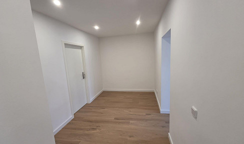 Please only contact us if you are interested in a shared apartment! It's a 4-person flat, newly renovated to a high standard with 2 bathrooms. Price is for one room.