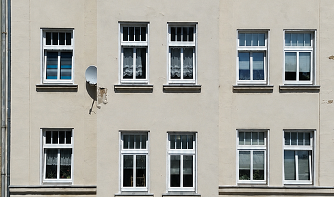 Multi-family house with no outstanding debts, offering an 8.0% return.