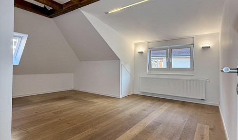 Lichtdurchflutete & klimatisierte DG-Wohnung in Stuttgart West