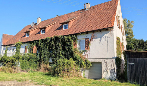 Commission-free - Spacious house suitable for one or two families, large plot of land – ideal for animal lovers.