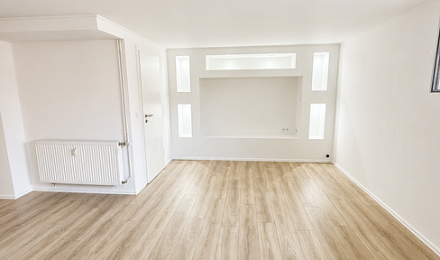Renovated 1-room apartment in the basement with potential - available immediately.
