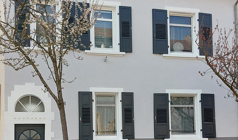 Sehr schönes 3 Fam.- Haus, große Balkone
