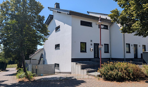 High-quality semi-detached house with a unique view over Polch and the Maifeld region.