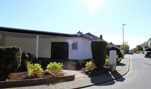 Architect-designed house with two separate living units – individual, flexible, and ready to move in immediately.