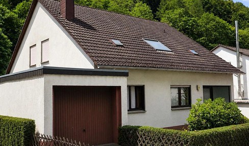 Zweifamilienhaus bezugsfrei – wert 201.000 €, ersteigerbar ab ca. 141.000 € (Termin 28.10.)