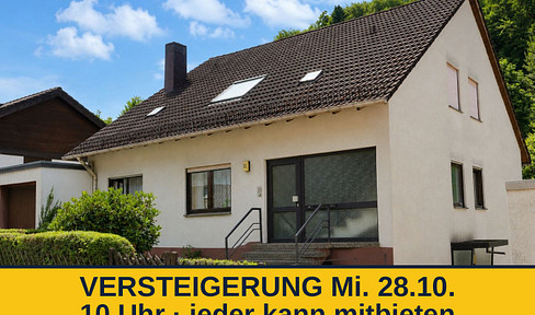 Auction on October 18th: A two-family house with 182 m² of living space, free of encumbrances, starting at approximately €139,000.