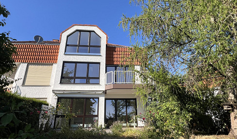 Large semi-detached house in a split-level style, featuring panoramic views, a studio/atelier, and a beautiful garden.