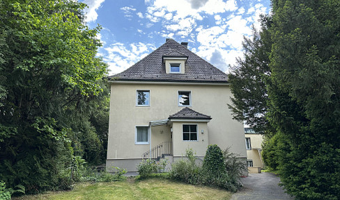 Furnished 4-room apartment.