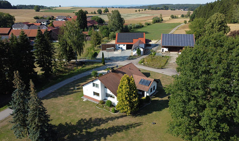Großzügiger Bungalow auf weitläufigem Grundstück – und optionaler Pferdehaltung