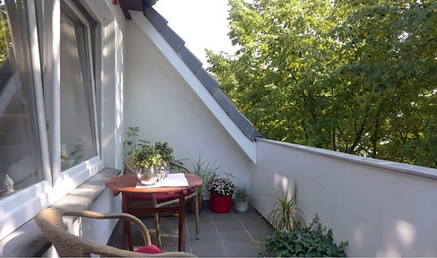 Cozy, furnished apartment with a stunning balcony.