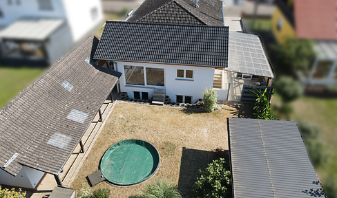 Detached house with a completely renovated guest apartment, swimming pool, and garage, located in Lustadt.