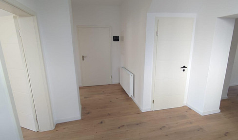 Apartment on the ground floor, completely renovated, for sale.