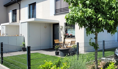 Terraced house with corner plot in 90530 Wendelstein-Großschwarzenlohe.