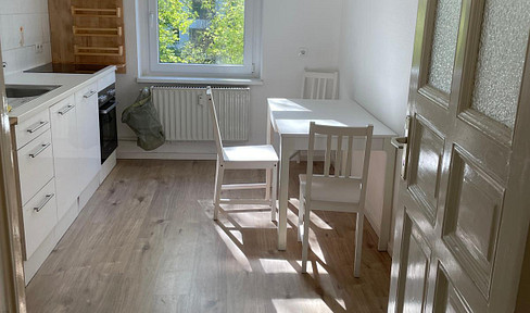 Bright, spacious 3-room apartment in a renovated building, suitable for shared living, located in Köpenick.